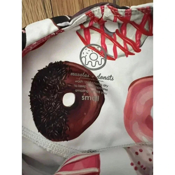 Muscles & Donuts Women's White Donuts Shorts Size Small - Picture 5 of 6